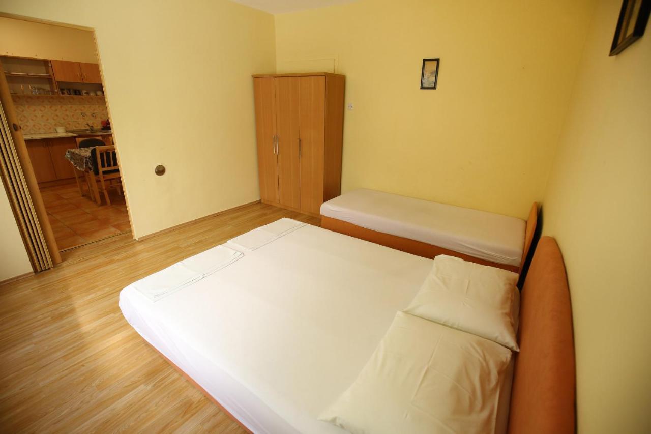 Apartmani Buca Биоград на Мору Екстериор снимка